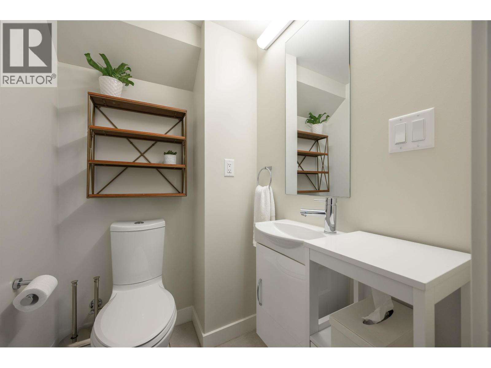 206 649 E 3rd Street, North Vancouver, British Columbia  V7L 1G6 - Photo 7 - R3068989