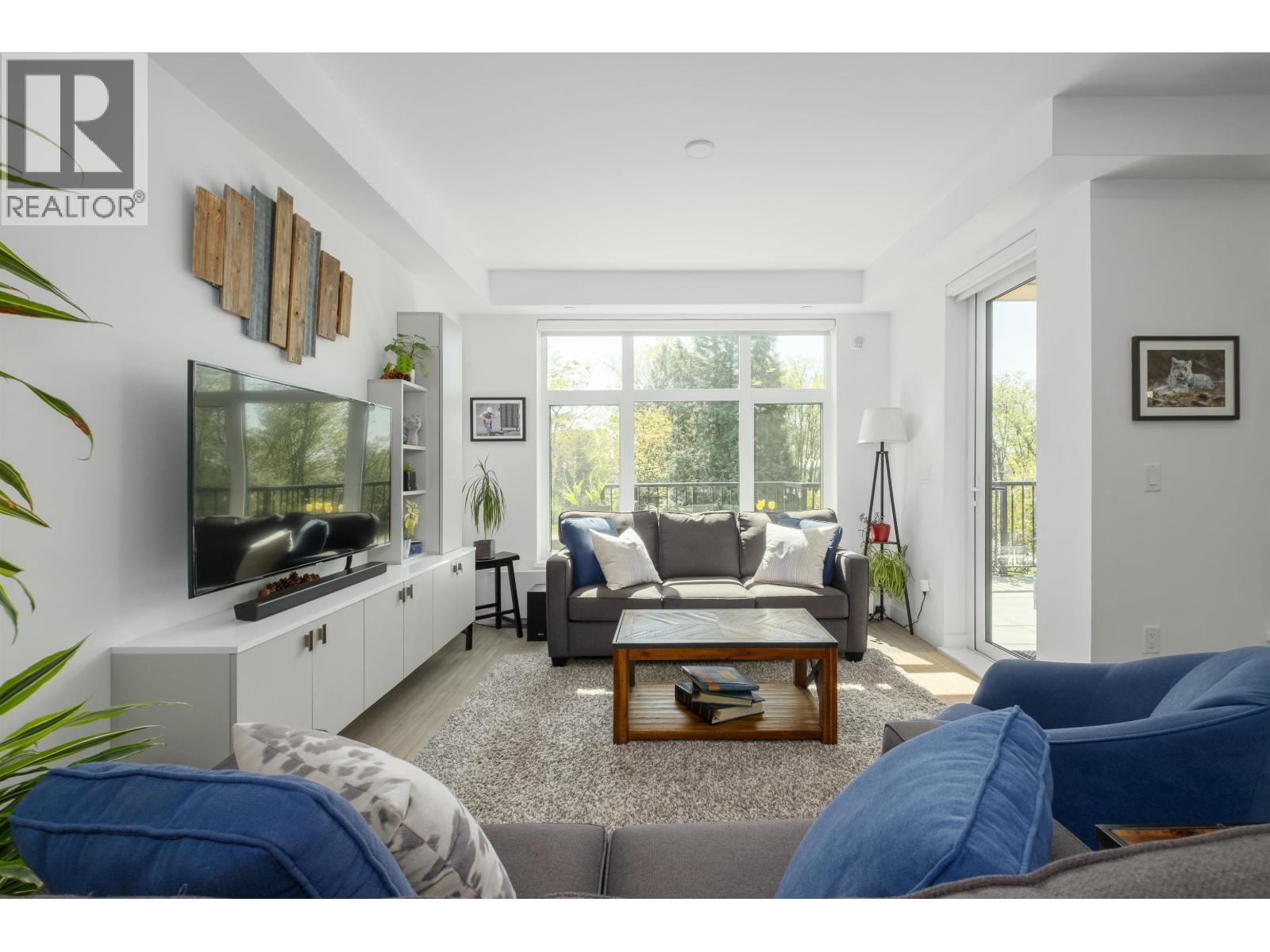 111 747 E 3rd Street, North Vancouver, British Columbia  V7L 1G8 - Photo 3 - R3068990