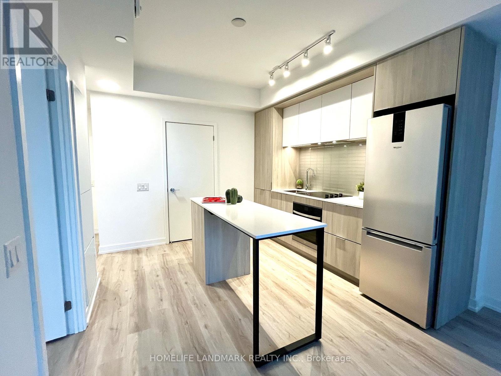 709 - 395 Square One Drive, Mississauga, Ontario  L5B 0P6 - Photo 13 - W12560776