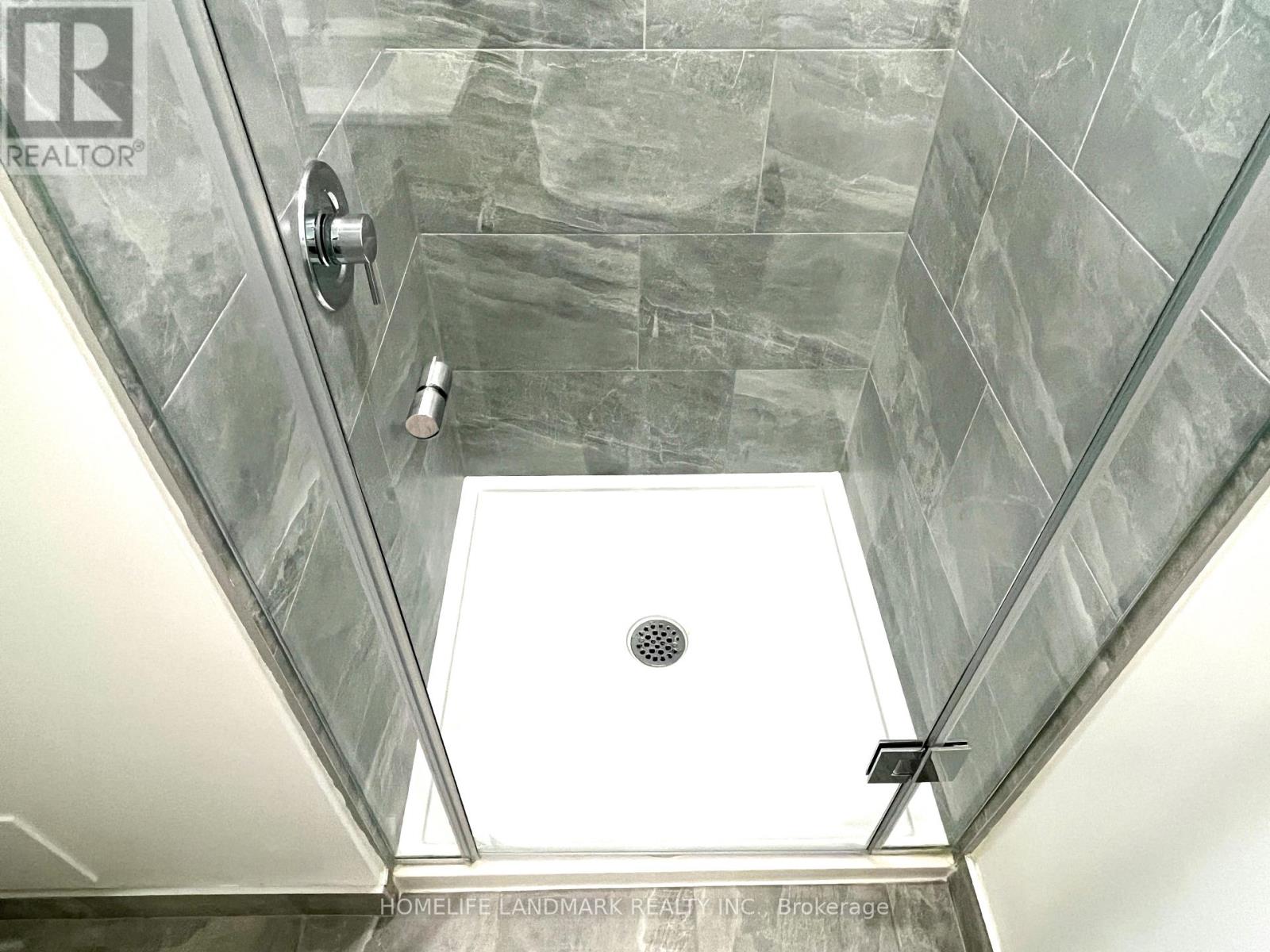 709 - 395 Square One Drive, Mississauga, Ontario  L5B 0P6 - Photo 27 - W12560776