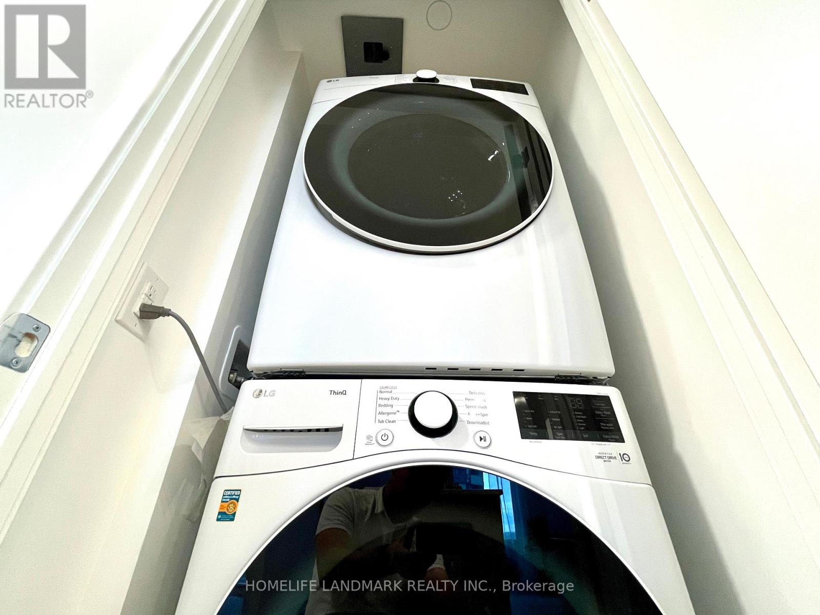 709 - 395 Square One Drive, Mississauga, Ontario  L5B 0P6 - Photo 24 - W12560776