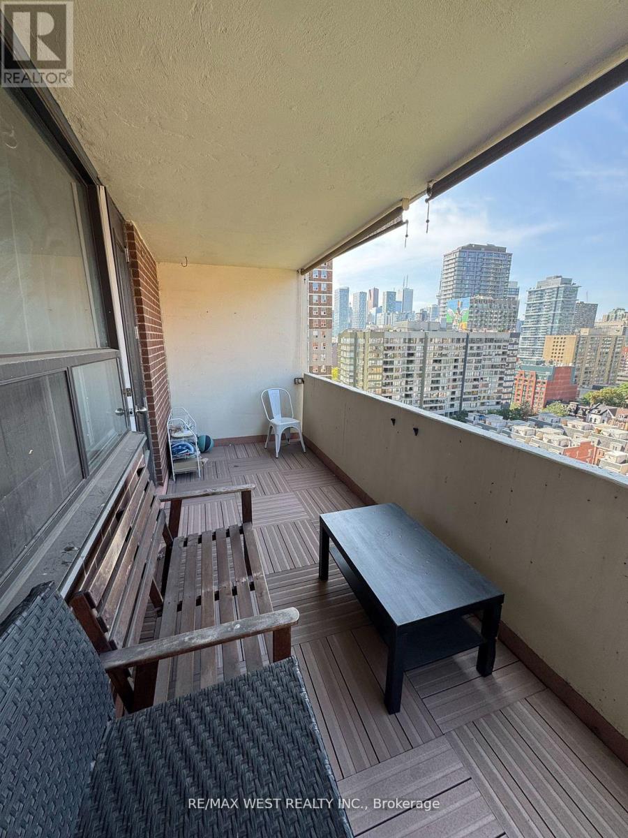 1607 - 40 Homewood Avenue, Toronto, Ontario  M4Y 2K2 - Photo 12 - C12562042