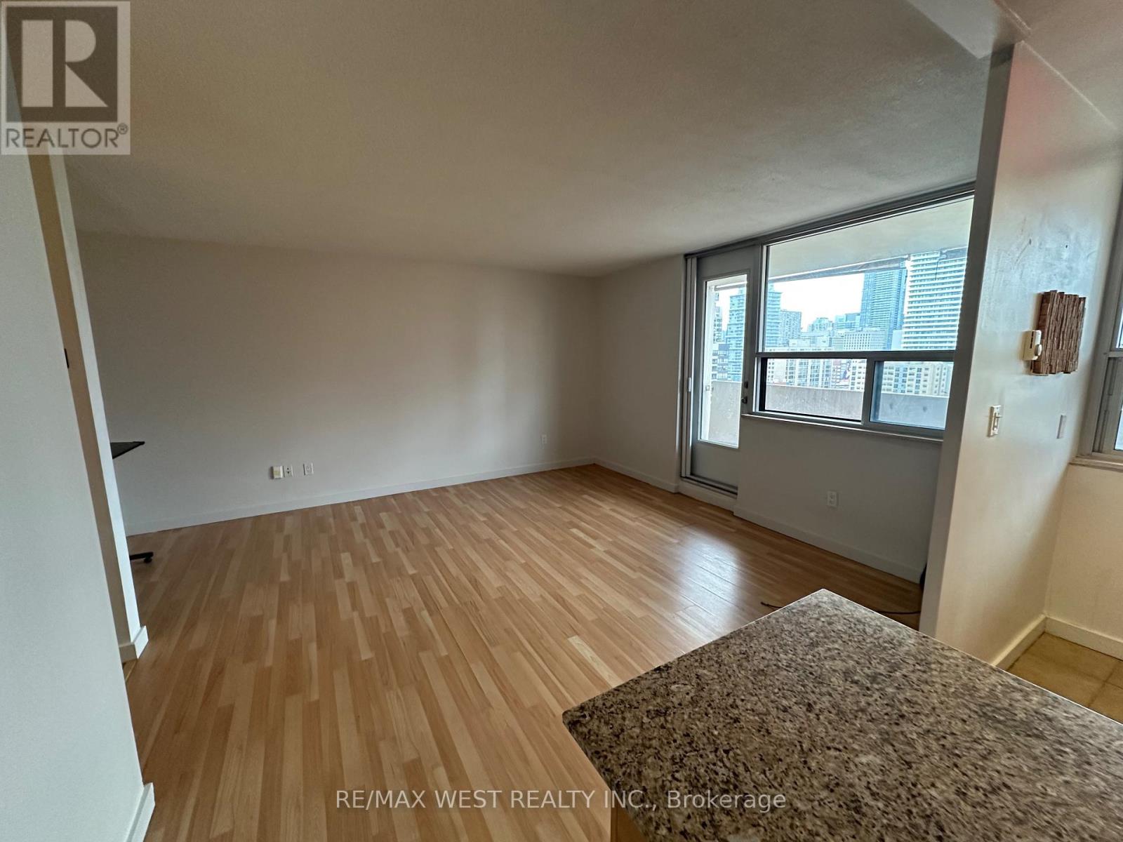 1607 - 40 Homewood Avenue, Toronto, Ontario  M4Y 2K2 - Photo 4 - C12562042