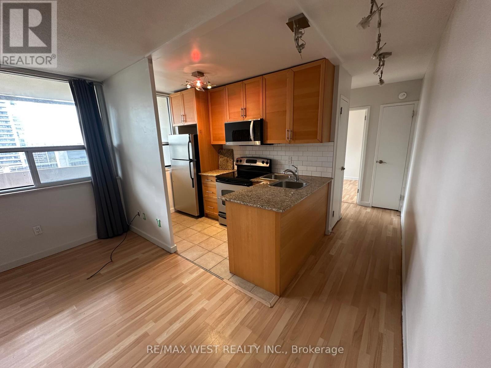 1607 - 40 Homewood Avenue, Toronto, Ontario  M4Y 2K2 - Photo 5 - C12562042