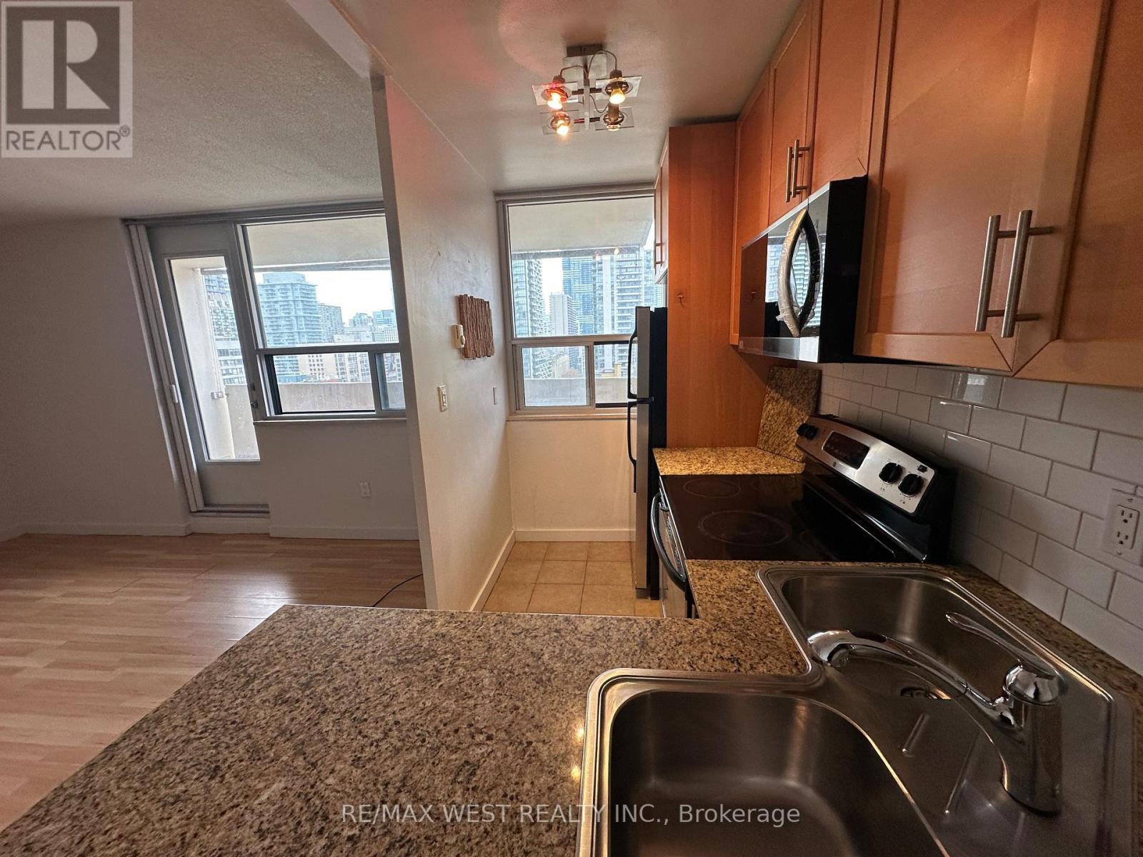 1607 - 40 Homewood Avenue, Toronto, Ontario  M4Y 2K2 - Photo 6 - C12562042