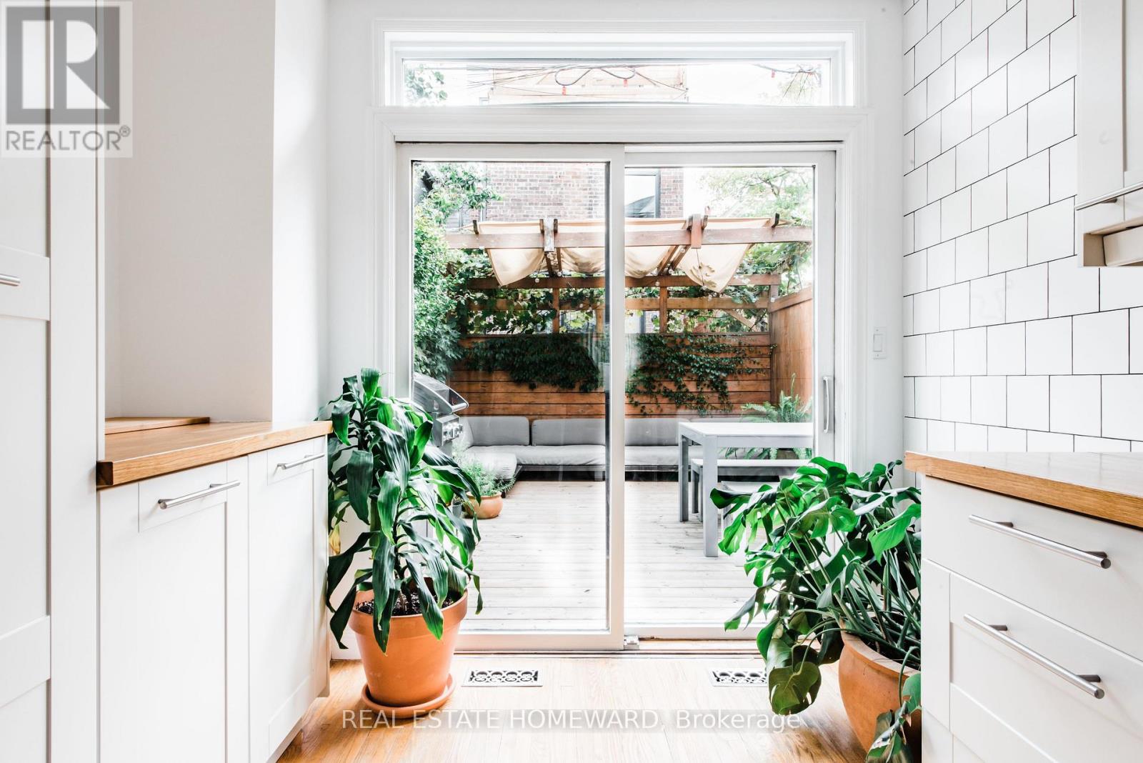 77 Claremont Street, Toronto, Ontario  M6J 2M7 - Photo 17 - C12562120