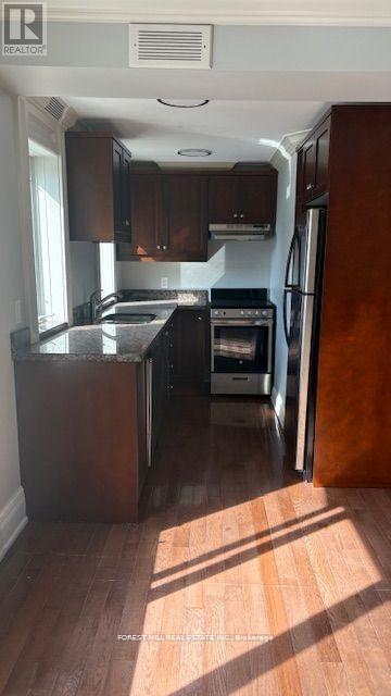 4 - 216 Heath Street, Toronto, Ontario  M5P 1N7 - Photo 5 - C12562138