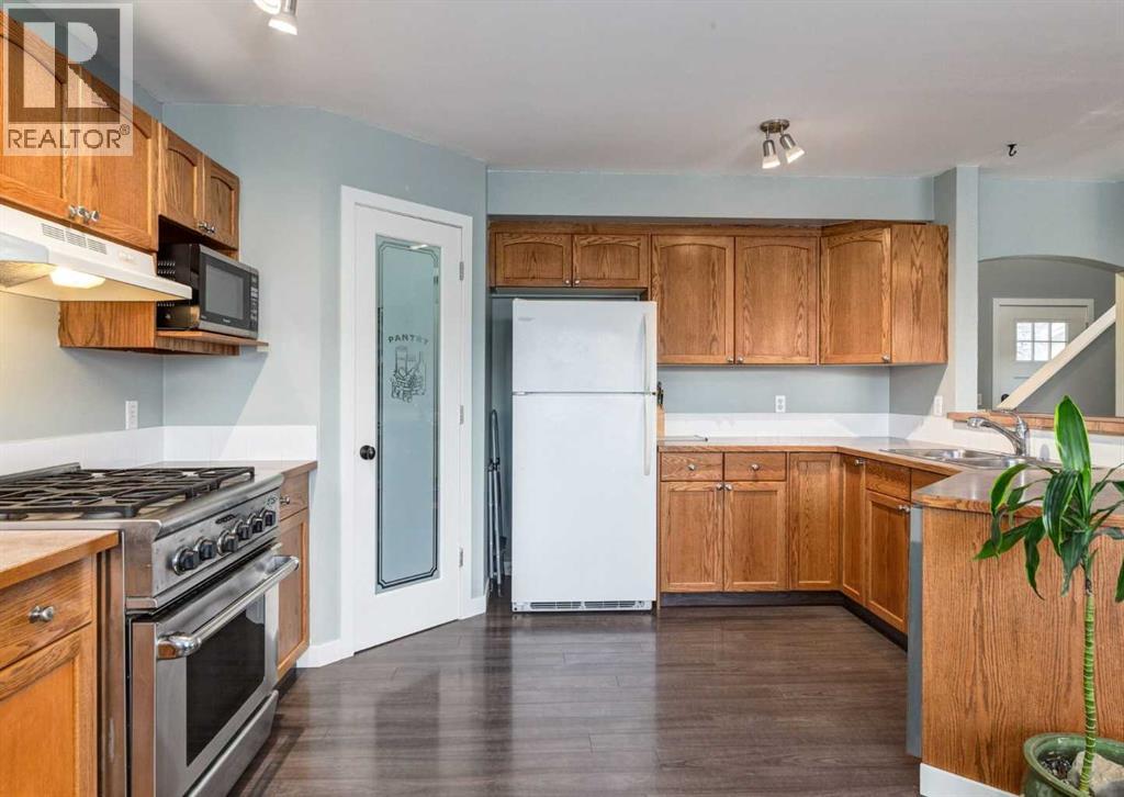 37 Cimarron Meadows Bay, Okotoks, Alberta  T1S 2E4 - Photo 6 - A2271076