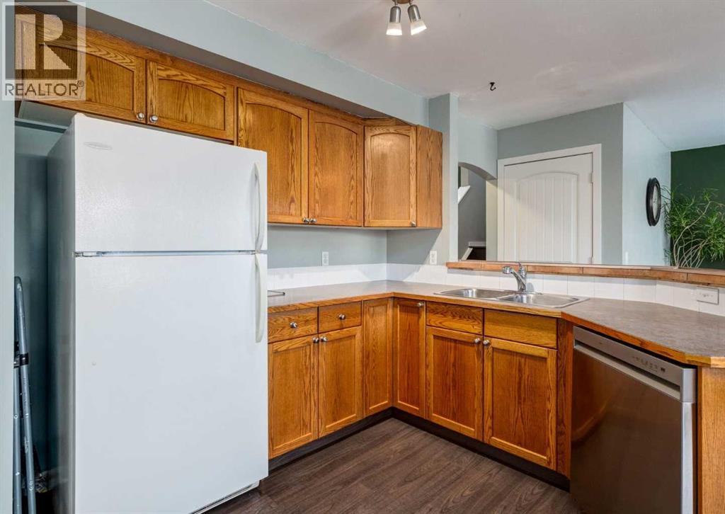 37 Cimarron Meadows Bay, Okotoks, Alberta  T1S 2E4 - Photo 7 - A2271076