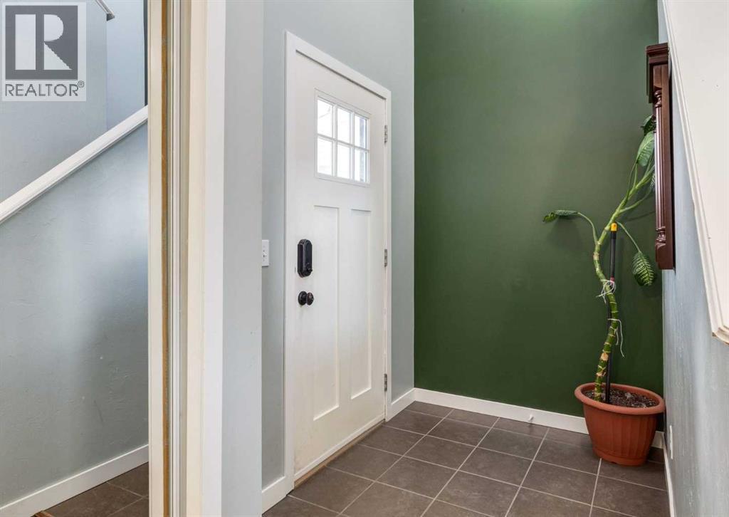 37 Cimarron Meadows Bay, Okotoks, Alberta  T1S 2E4 - Photo 2 - A2271076