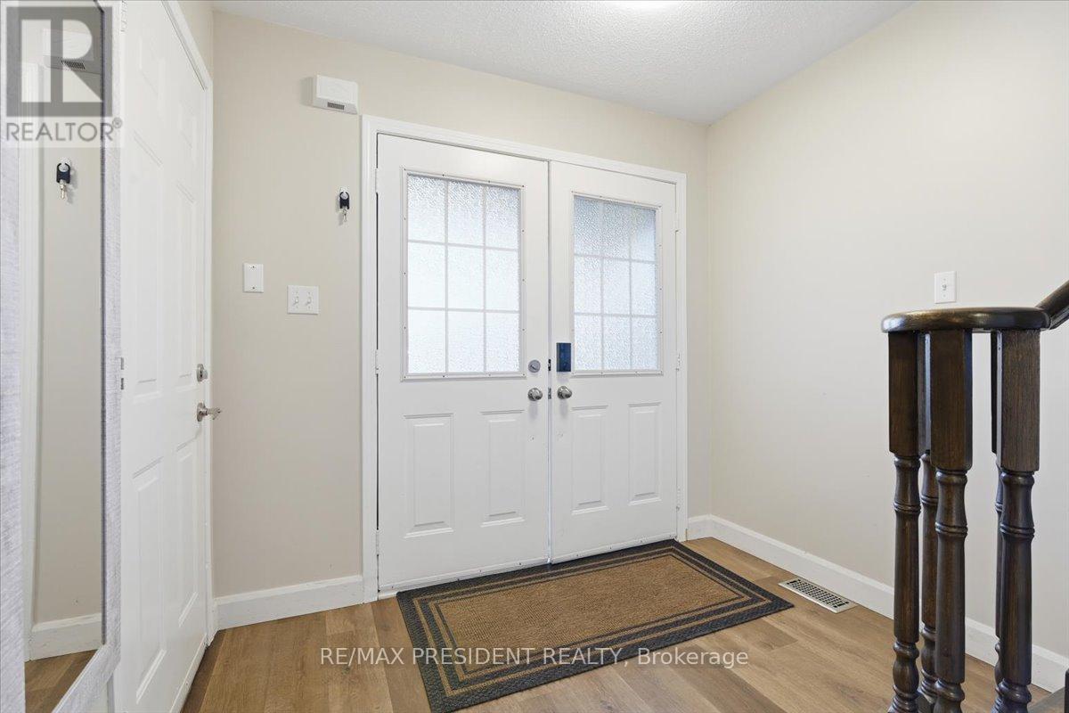 8 Cotton Street, Clarington, Ontario  L1C 5H3 - Photo 7 - E12559892