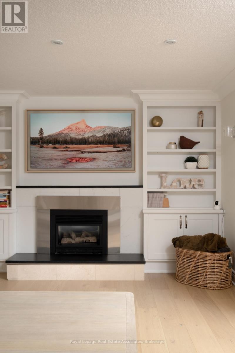 134 Fairwood Place W, Burlington, Ontario  L7T 4B6 - Photo 16 - W12551468