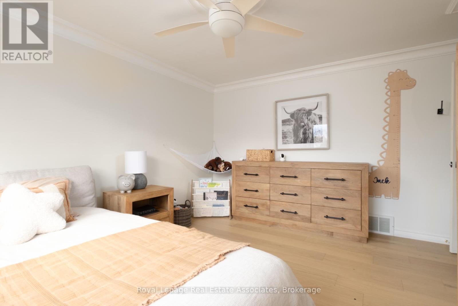 134 Fairwood Place W, Burlington, Ontario  L7T 4B6 - Photo 22 - W12551468