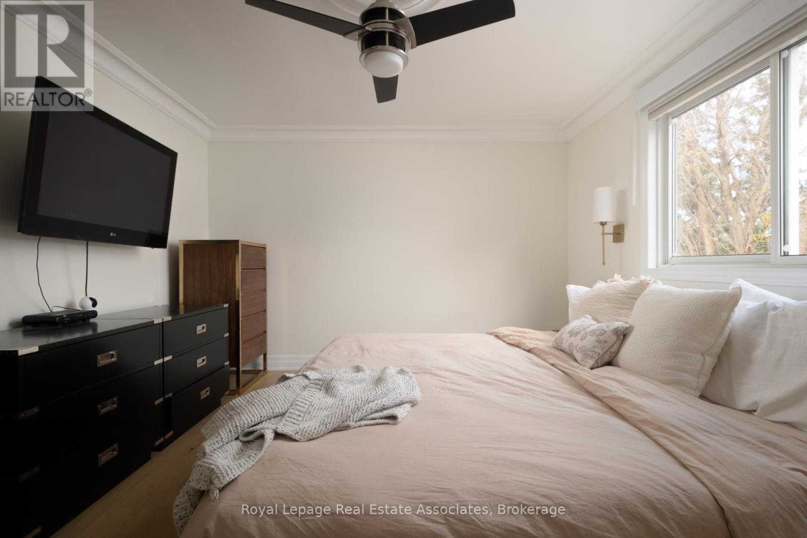 134 Fairwood Place W, Burlington, Ontario  L7T 4B6 - Photo 20 - W12551468