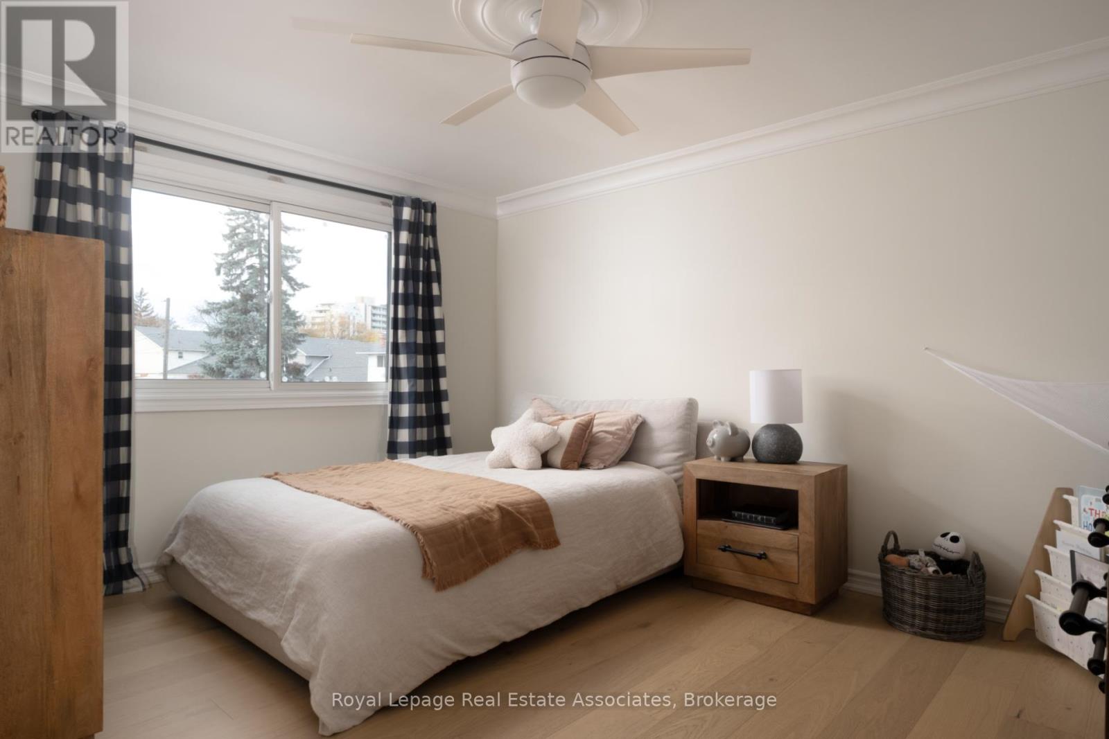 134 Fairwood Place W, Burlington, Ontario  L7T 4B6 - Photo 21 - W12551468