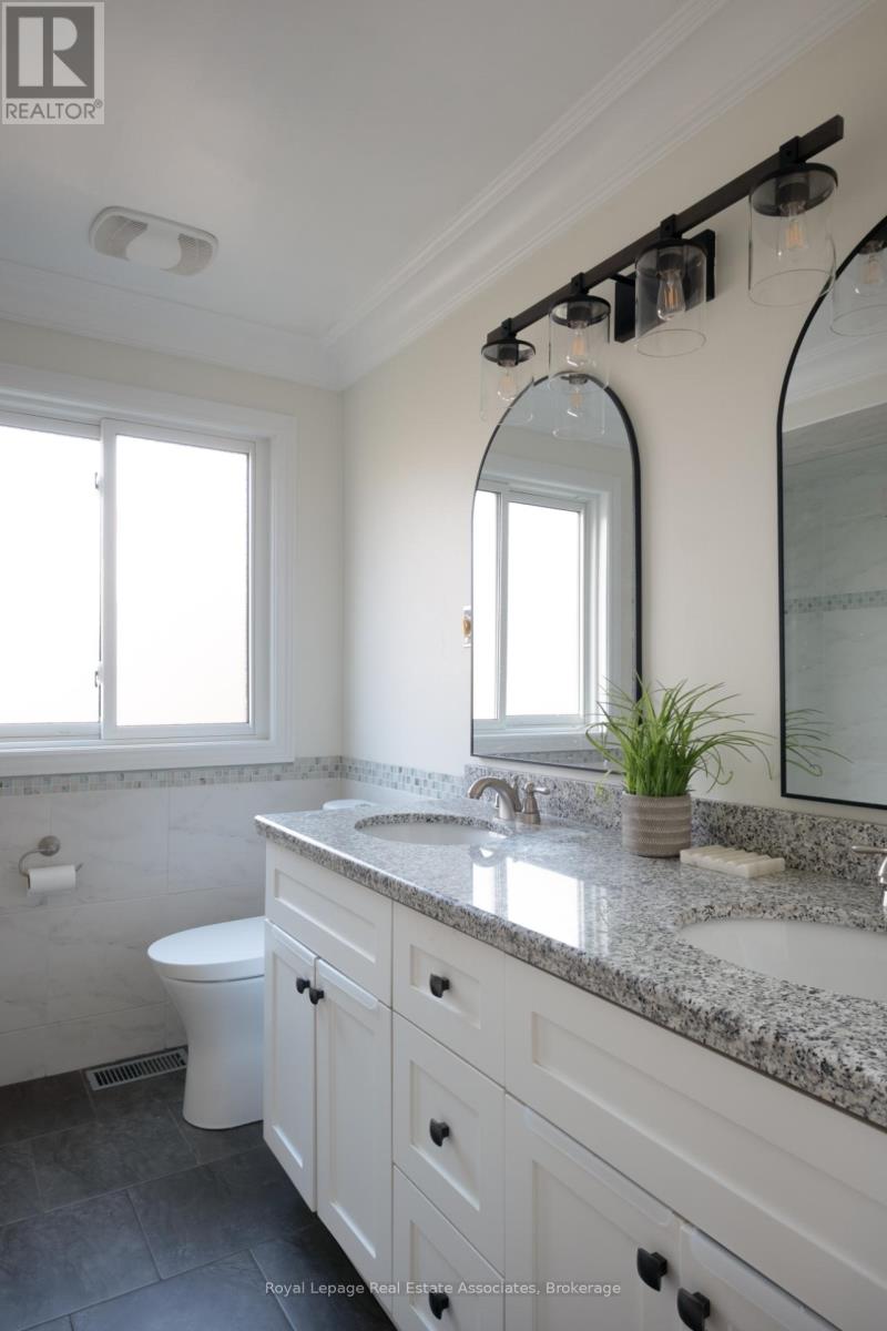 134 Fairwood Place W, Burlington, Ontario  L7T 4B6 - Photo 26 - W12551468