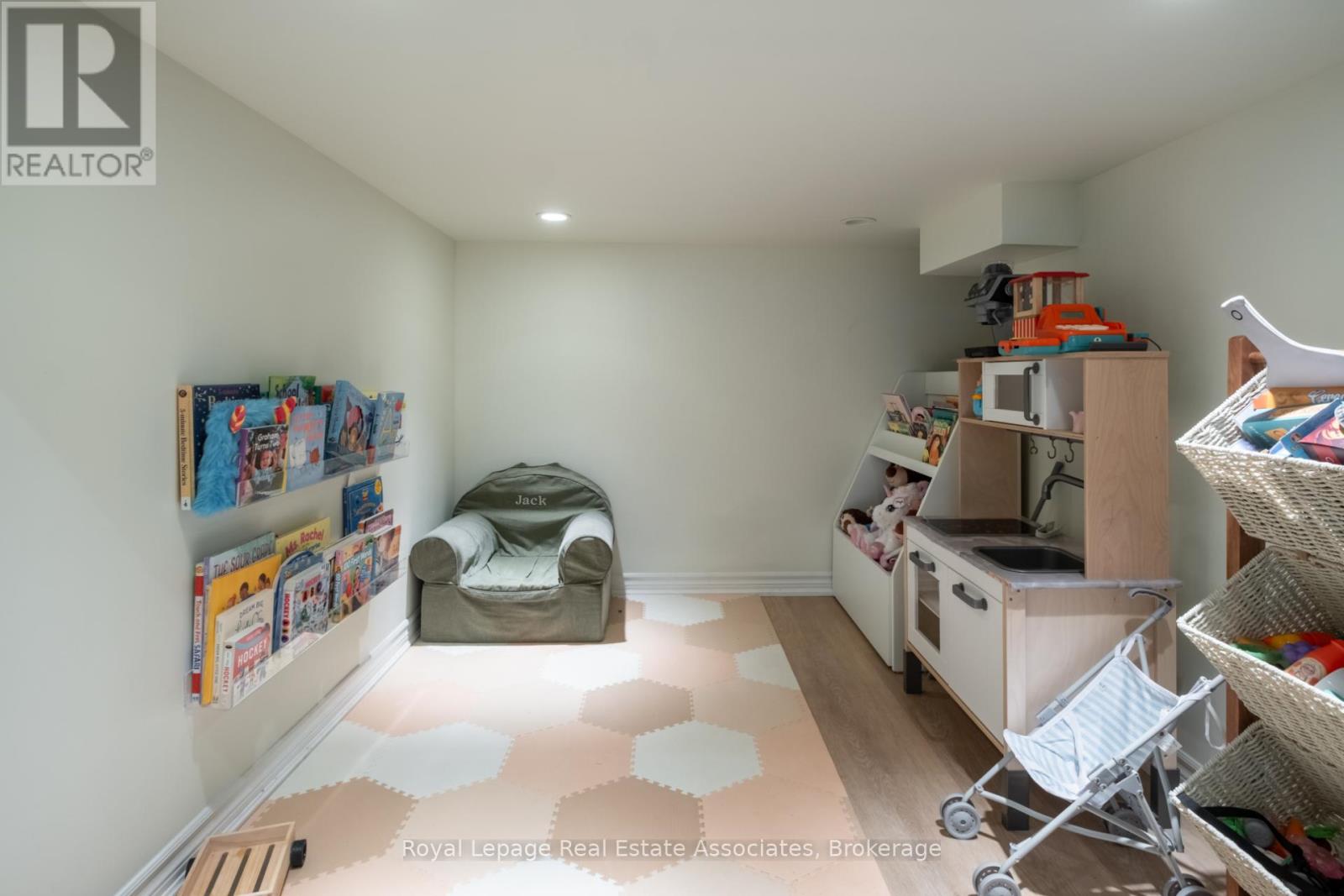 134 Fairwood Place W, Burlington, Ontario  L7T 4B6 - Photo 29 - W12551468