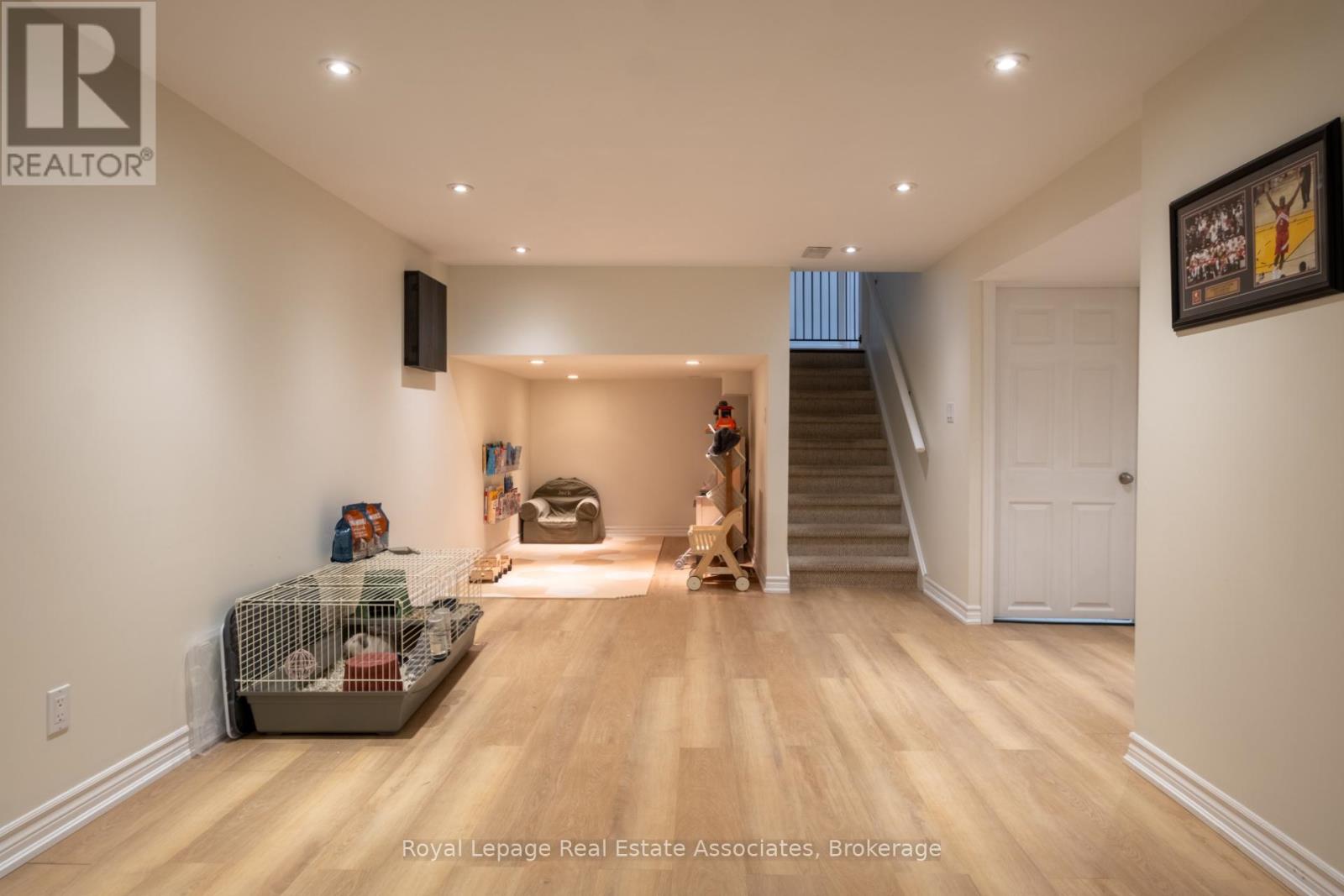 134 Fairwood Place W, Burlington, Ontario  L7T 4B6 - Photo 28 - W12551468