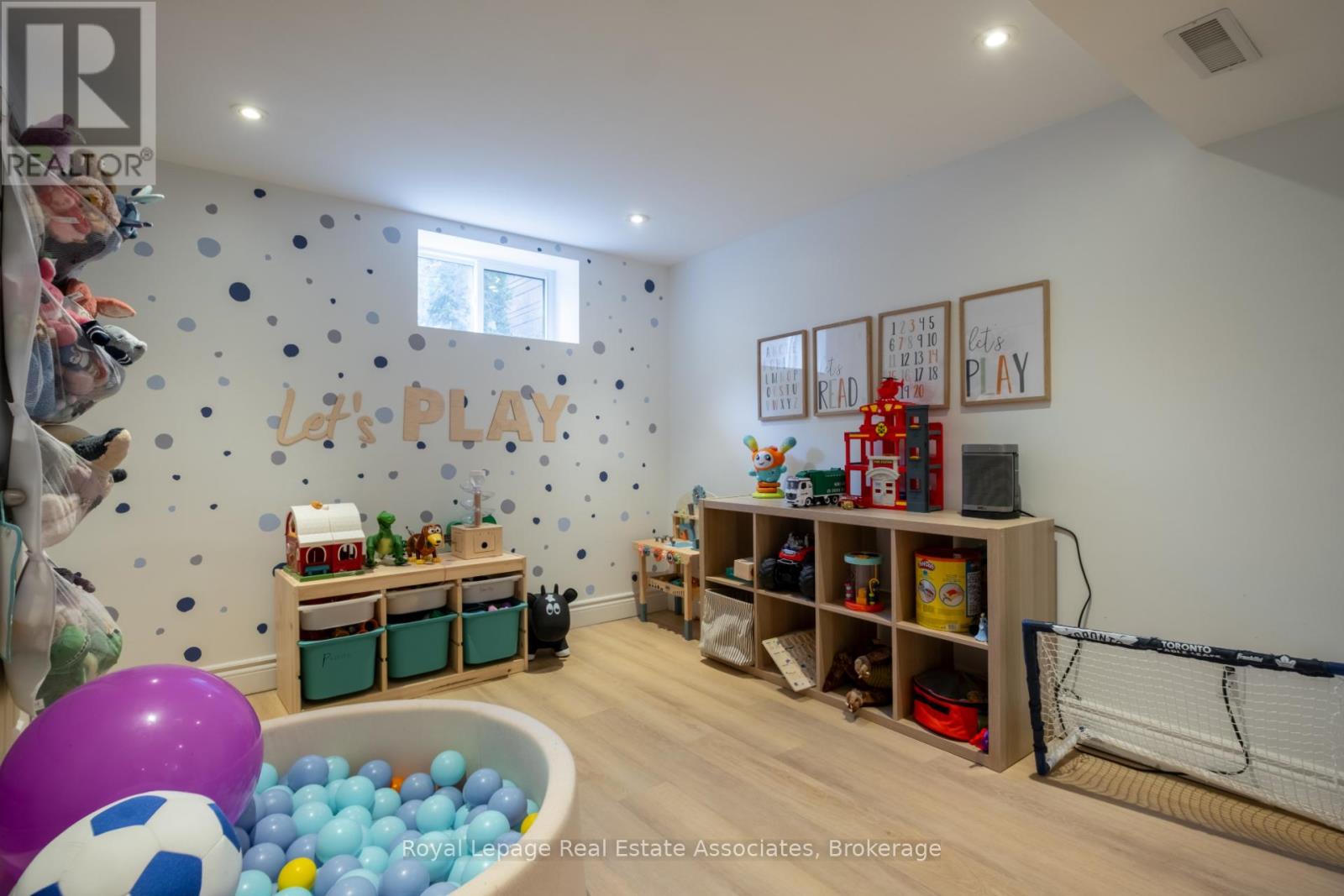 134 Fairwood Place W, Burlington, Ontario  L7T 4B6 - Photo 31 - W12551468