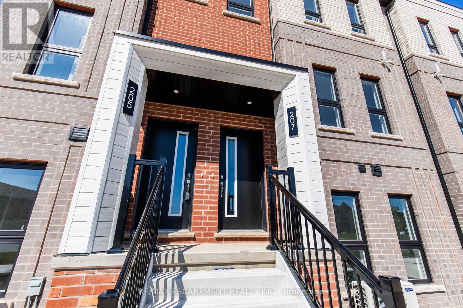 205 Burke Street, Hamilton, Ontario  L0R 2H7 - Photo 2 - X12108851