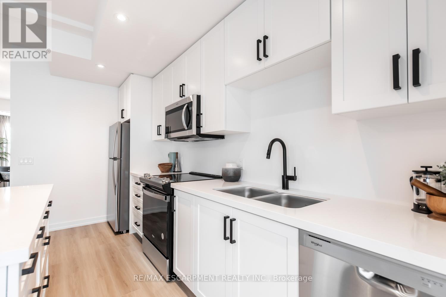 205 Burke Street, Hamilton, Ontario  L0R 2H7 - Photo 13 - X12108851