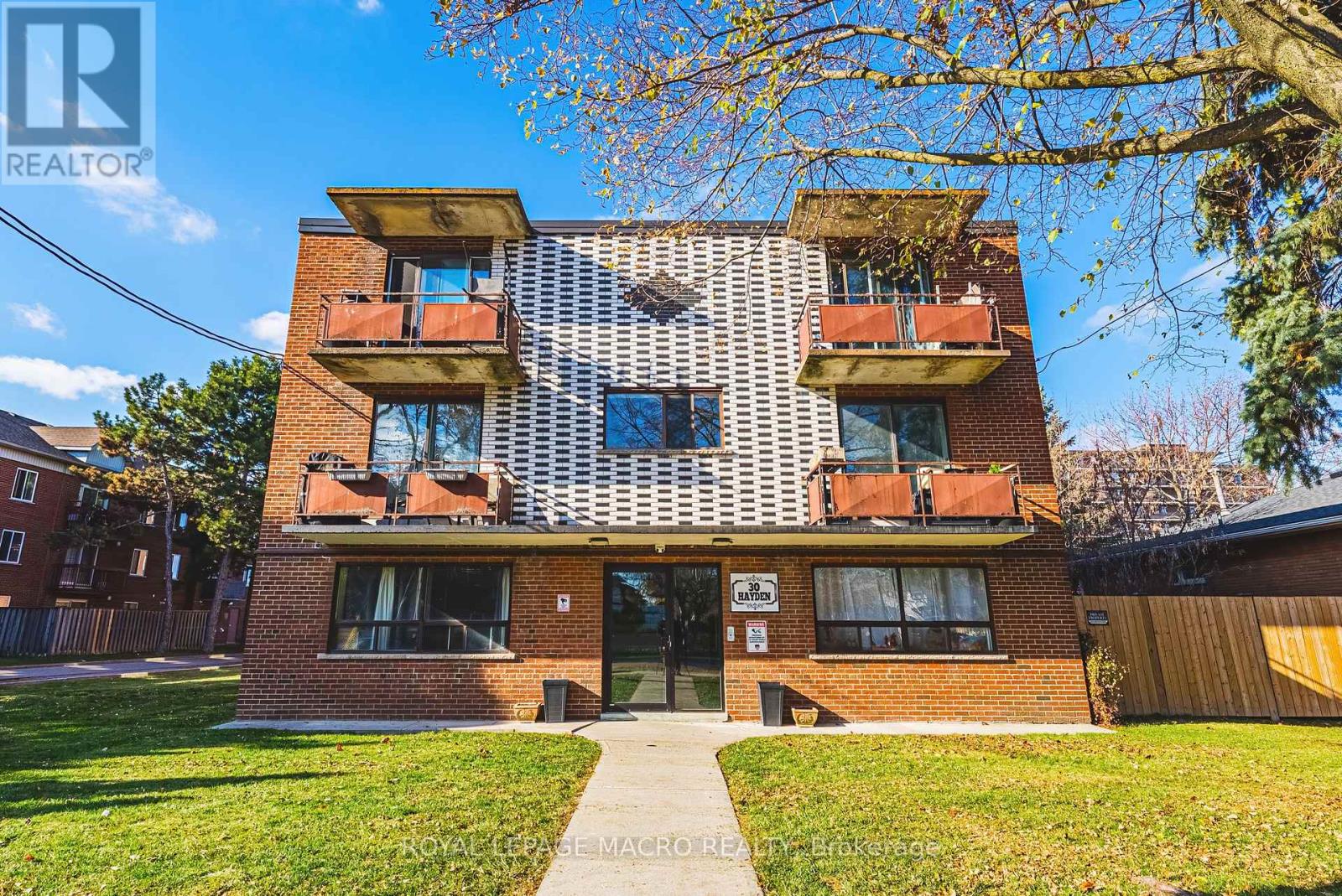 30 Hayden Street, Hamilton, Ontario  L9A 2X2 - Photo 2 - X12556480