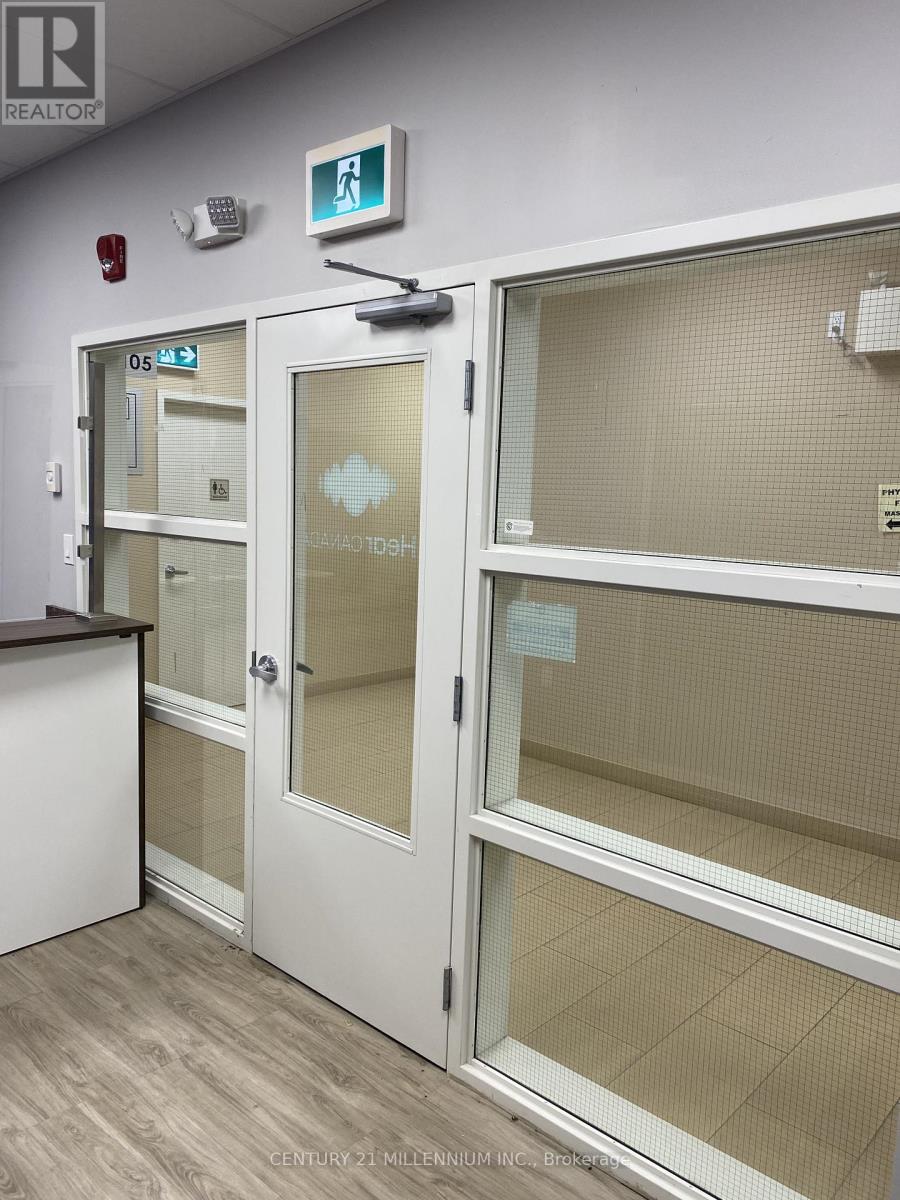 105 - 12637 Tenth Line, Whitchurch-Stouffville, Ontario  L4A 7X3 - Photo 3 - N12562092