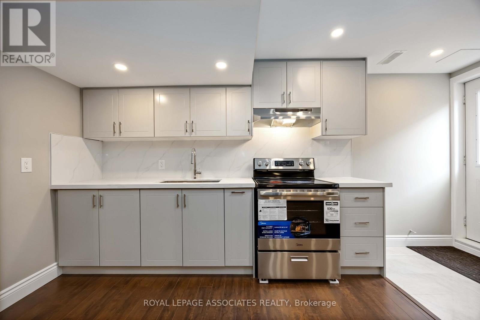 Bsmt - 61 Estrella Crescent, Richmond Hill, Ontario  L4E 0S4 - Photo 10 - N12562094