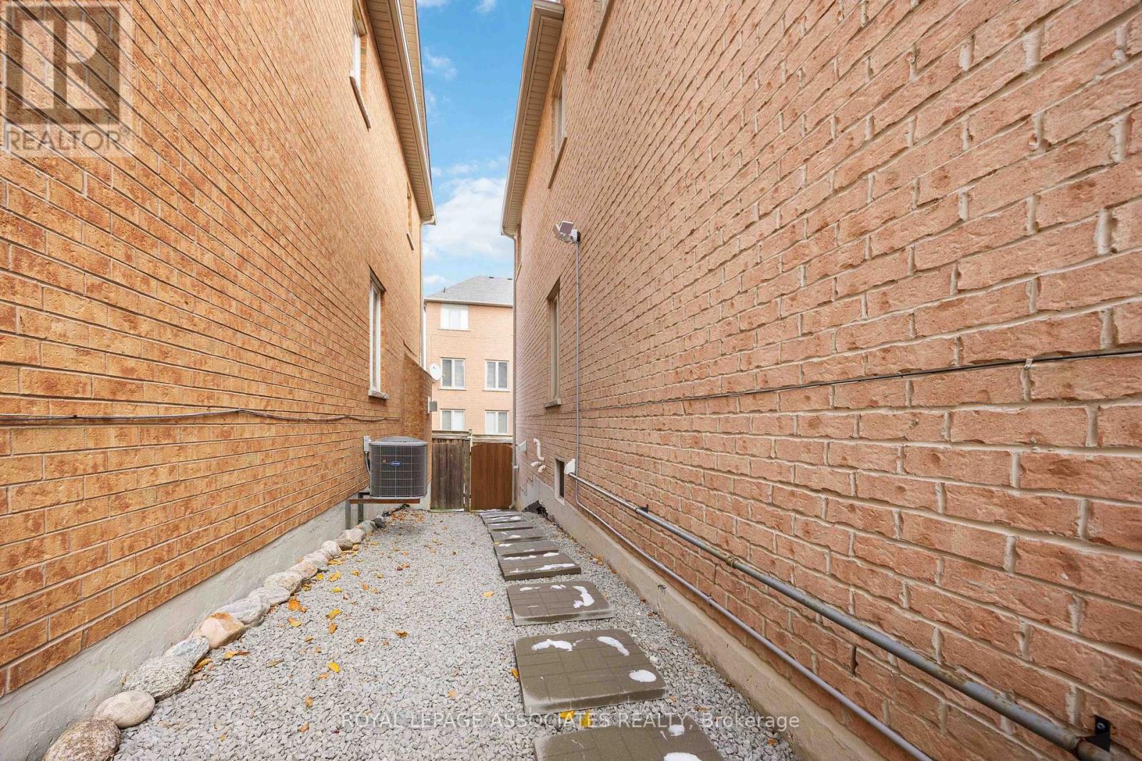 Bsmt - 61 Estrella Crescent, Richmond Hill, Ontario  L4E 0S4 - Photo 22 - N12562094