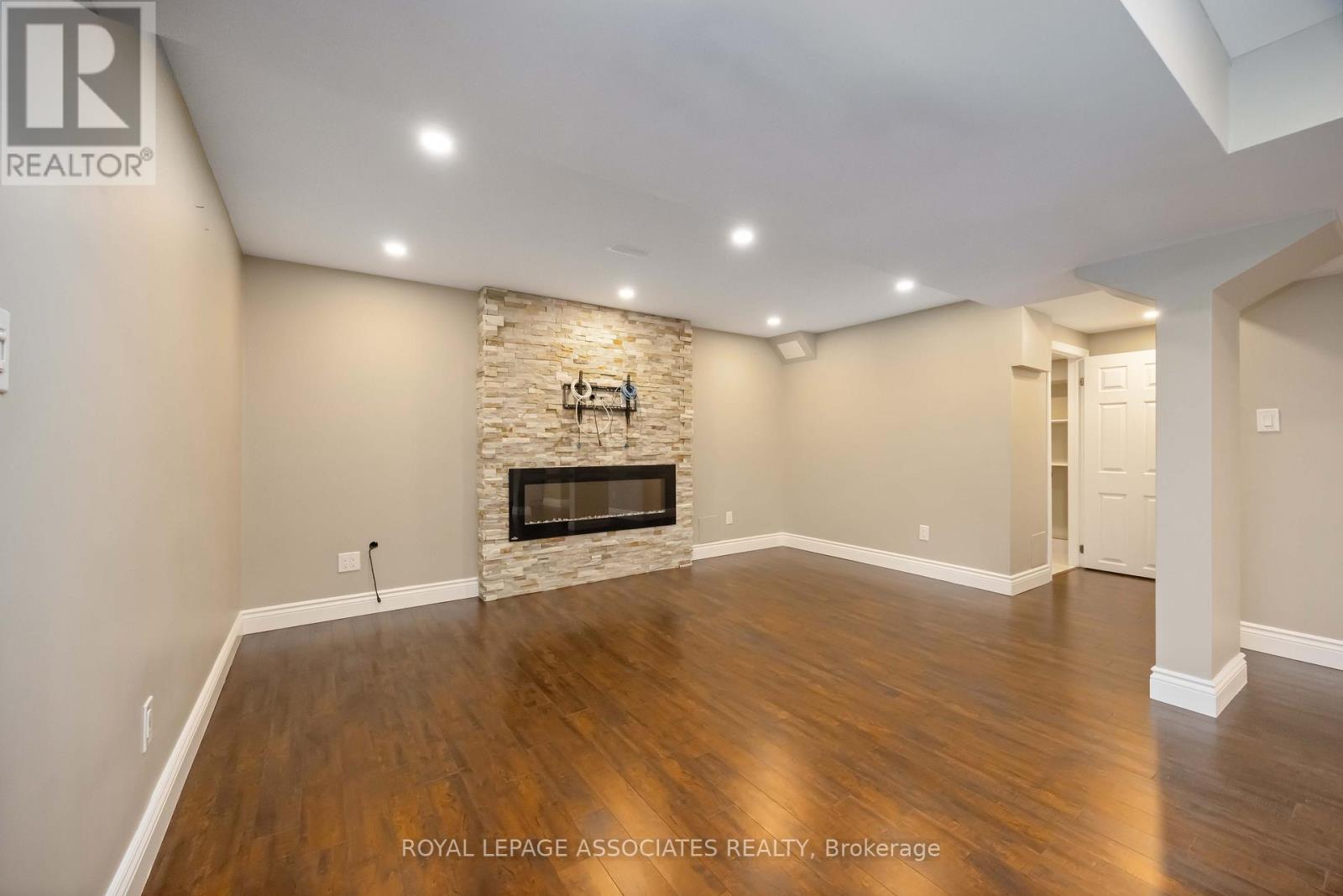 Bsmt - 61 Estrella Crescent, Richmond Hill, Ontario  L4E 0S4 - Photo 4 - N12562094