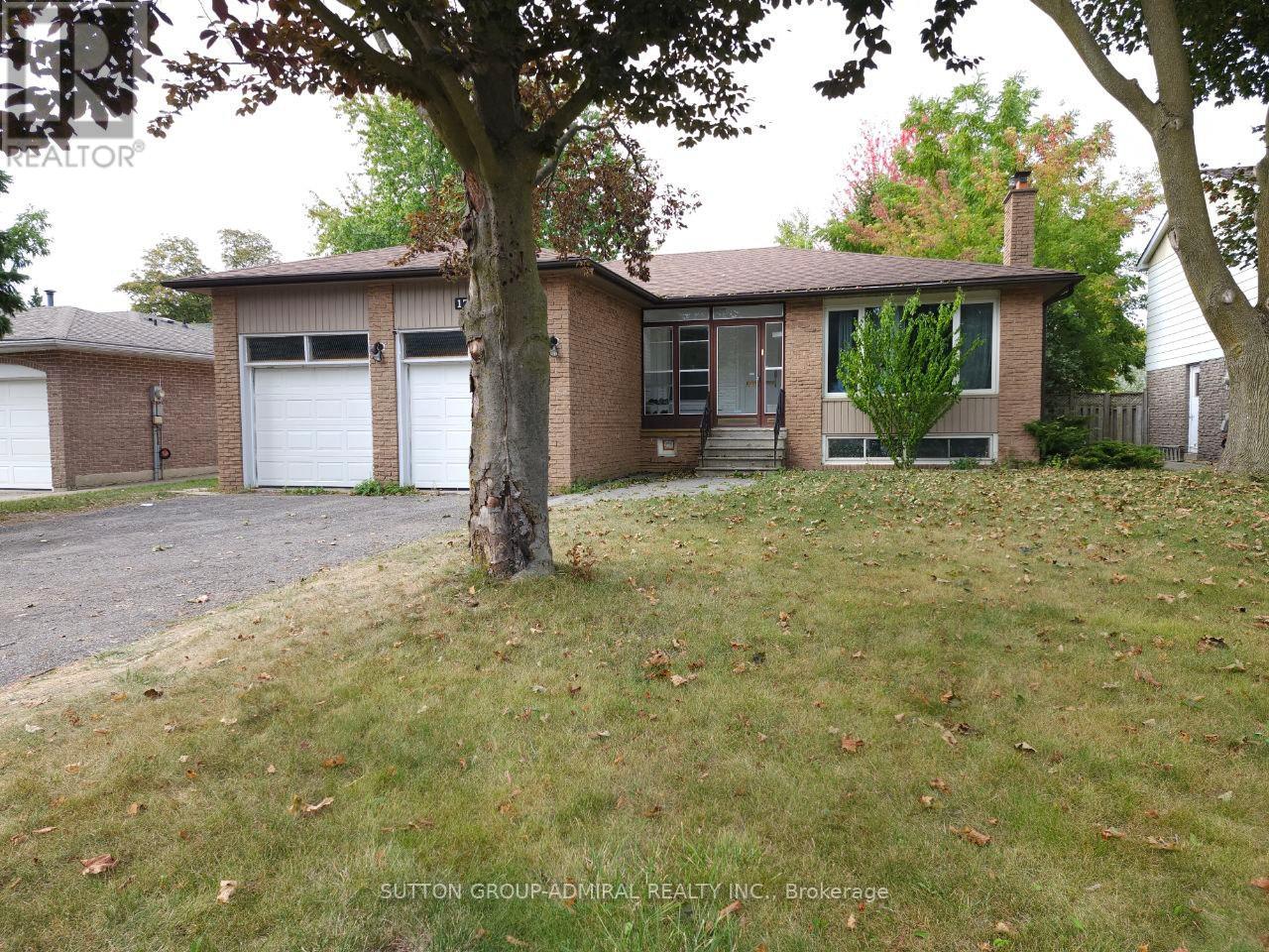 174 St Anthony's Court, Richmond Hill, Ontario  L4C 4T3 - Photo 2 - N12562102