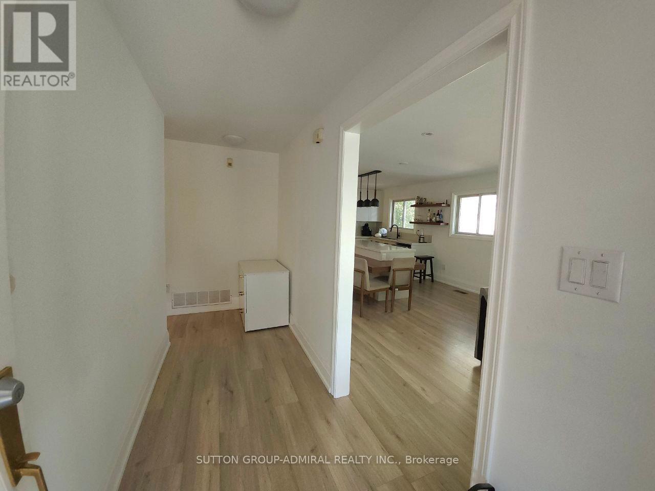 174 St Anthony's Court, Richmond Hill, Ontario  L4C 4T3 - Photo 3 - N12562102