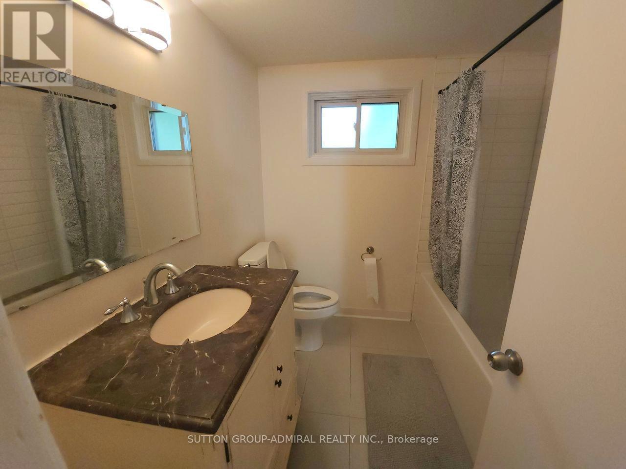 174 St Anthony's Court, Richmond Hill, Ontario  L4C 4T3 - Photo 32 - N12562102