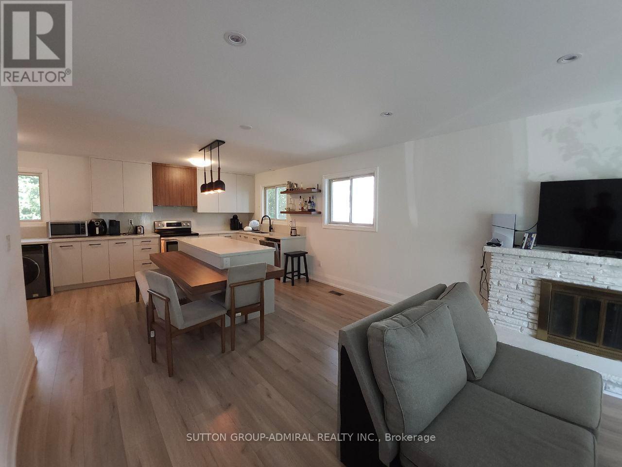 174 St Anthony's Court, Richmond Hill, Ontario  L4C 4T3 - Photo 4 - N12562102