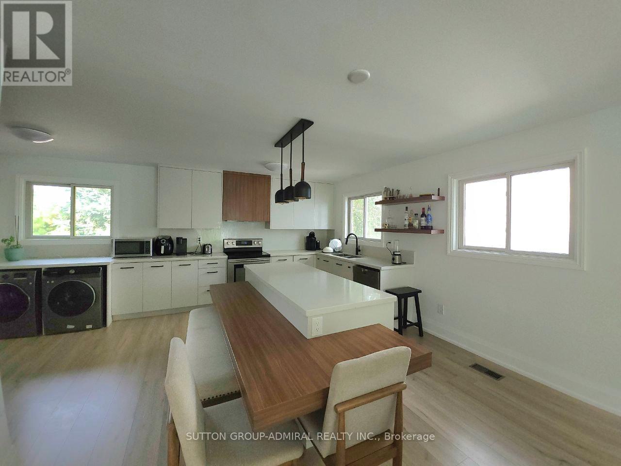 174 St Anthony's Court, Richmond Hill, Ontario  L4C 4T3 - Photo 5 - N12562102