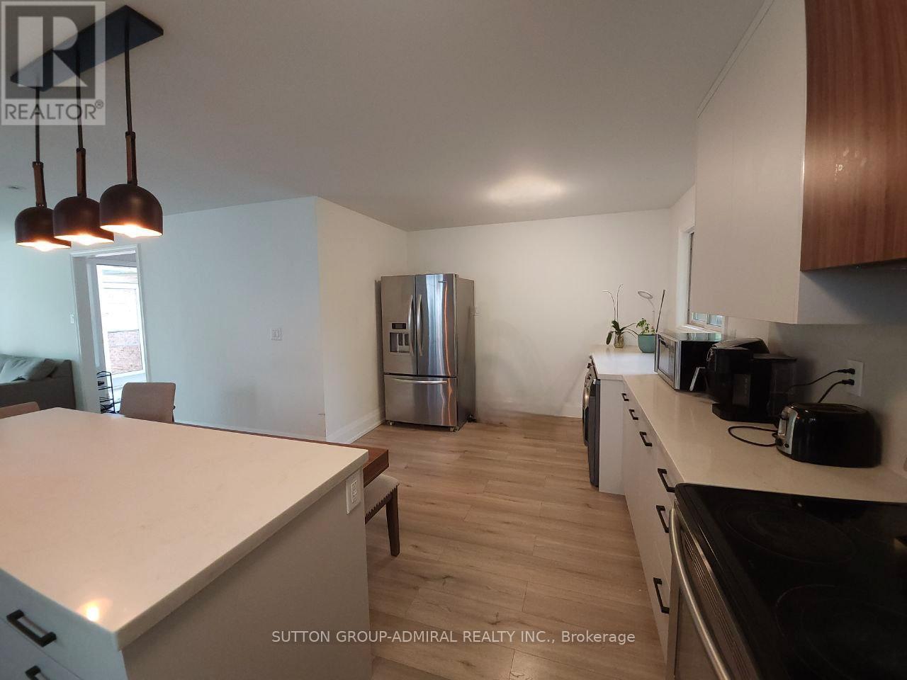 174 St Anthony's Court, Richmond Hill, Ontario  L4C 4T3 - Photo 7 - N12562102