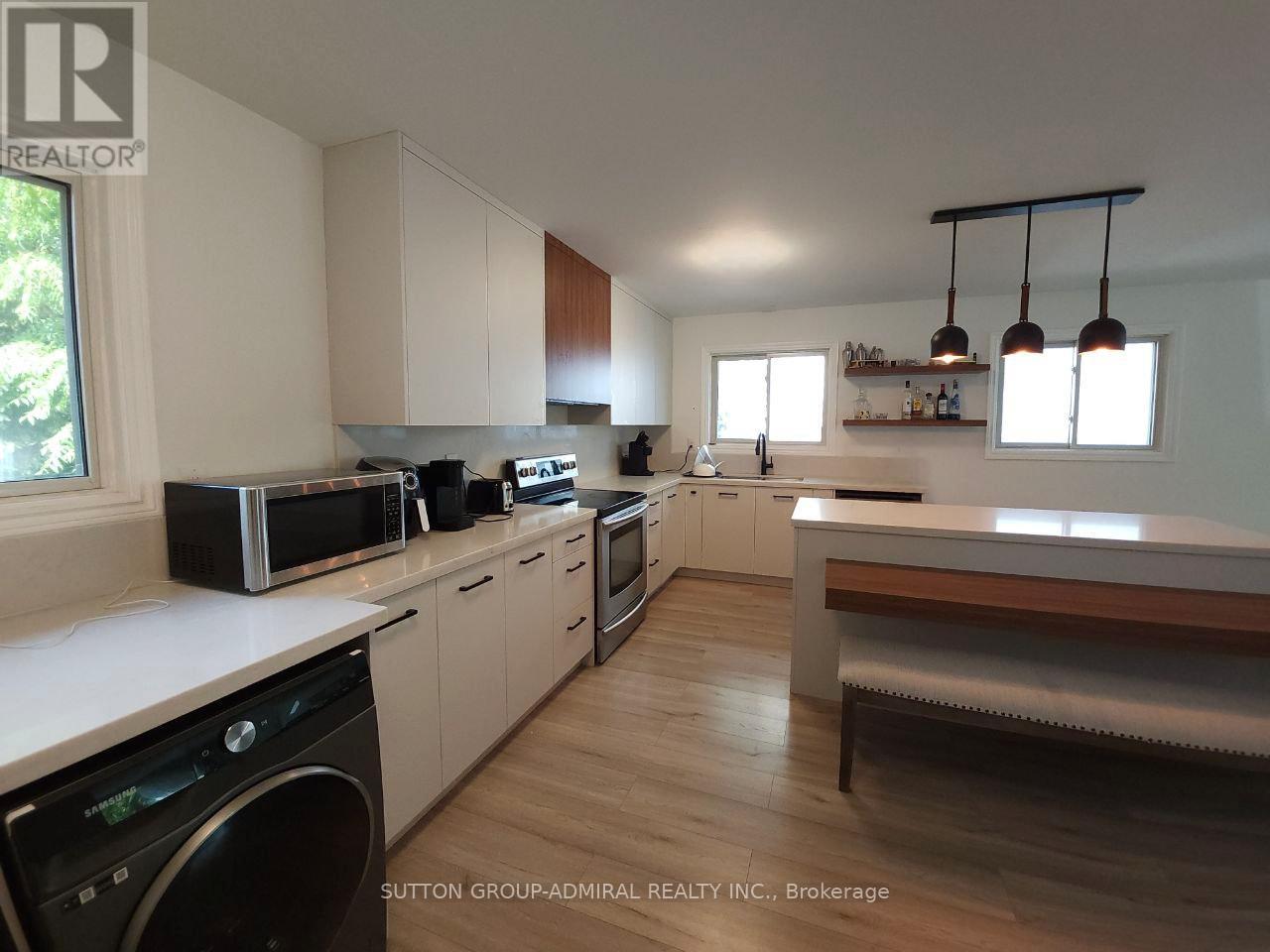 174 St Anthony's Court, Richmond Hill, Ontario  L4C 4T3 - Photo 9 - N12562102