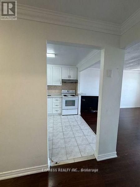 941a Lakeshore Road E, Mississauga, Ontario  L5E 1E3 - Photo 3 - W12562022