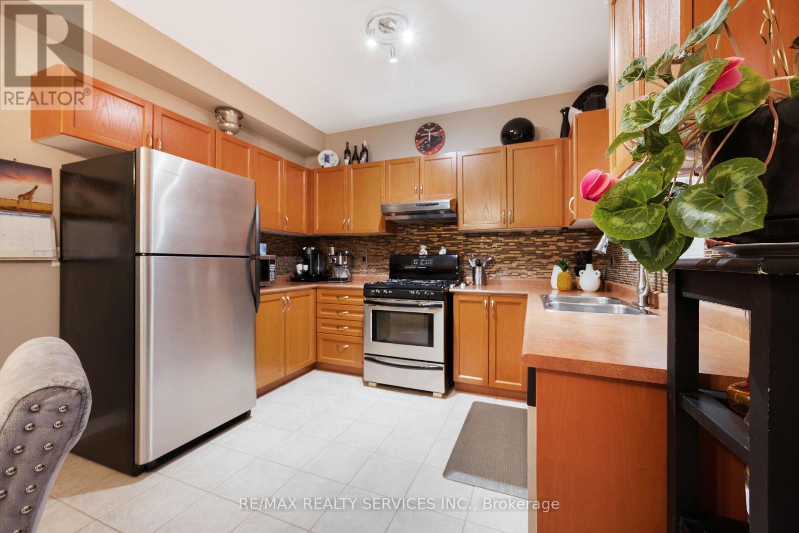 56 Pappain Crescent, Brampton, Ontario  L7A 3J6 - Photo 18 - W12562034