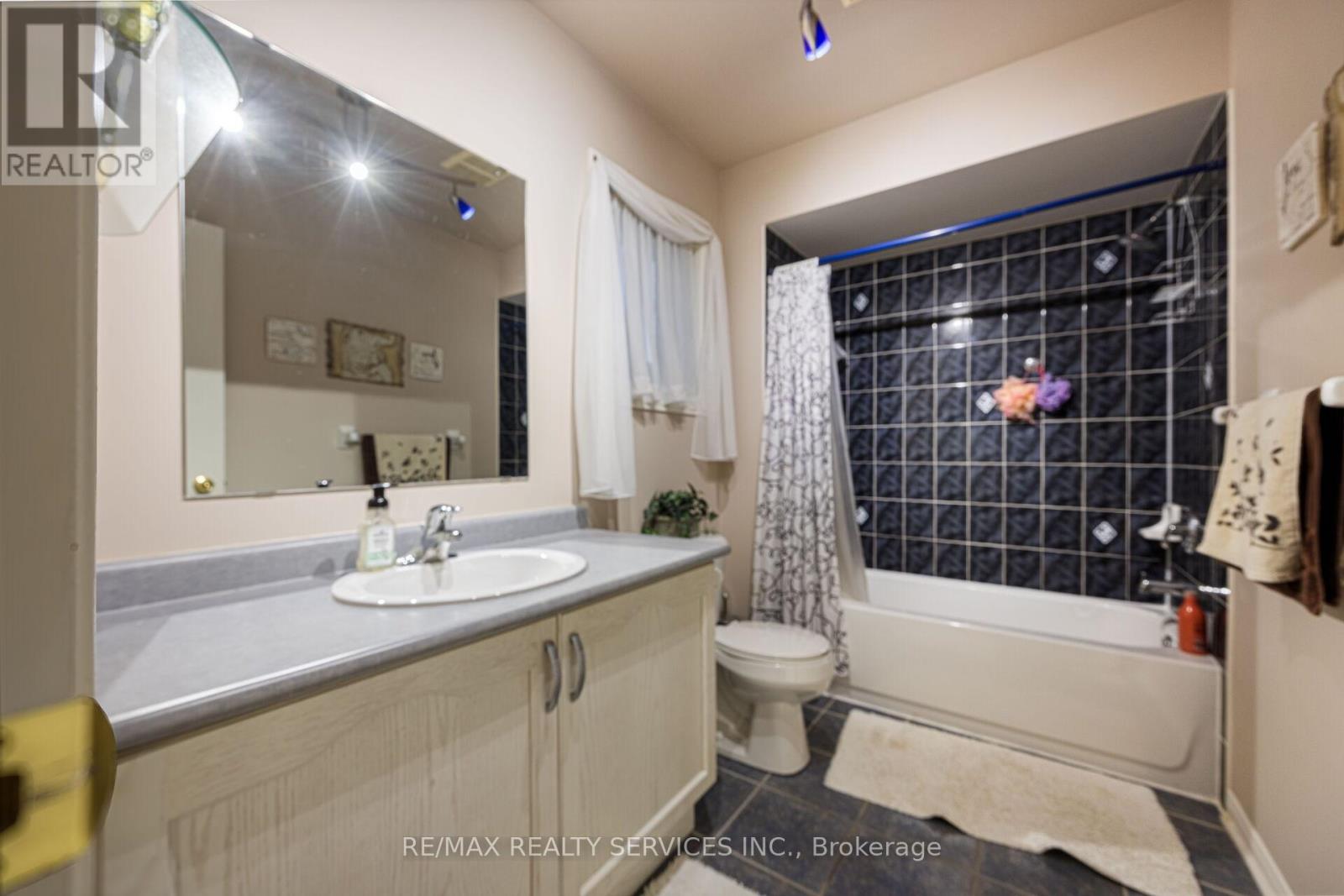 56 Pappain Crescent, Brampton, Ontario  L7A 3J6 - Photo 36 - W12562034