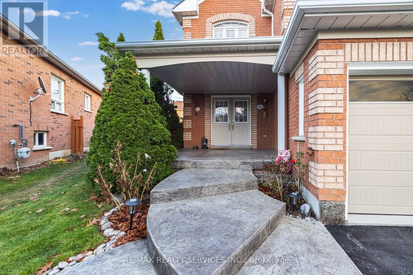 56 Pappain Crescent, Brampton, Ontario  L7A 3J6 - Photo 6 - W12562034