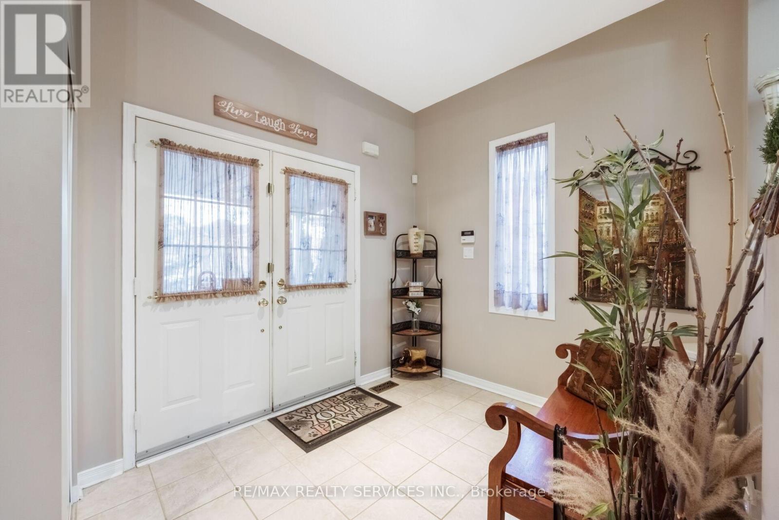 56 Pappain Crescent, Brampton, Ontario  L7A 3J6 - Photo 8 - W12562034