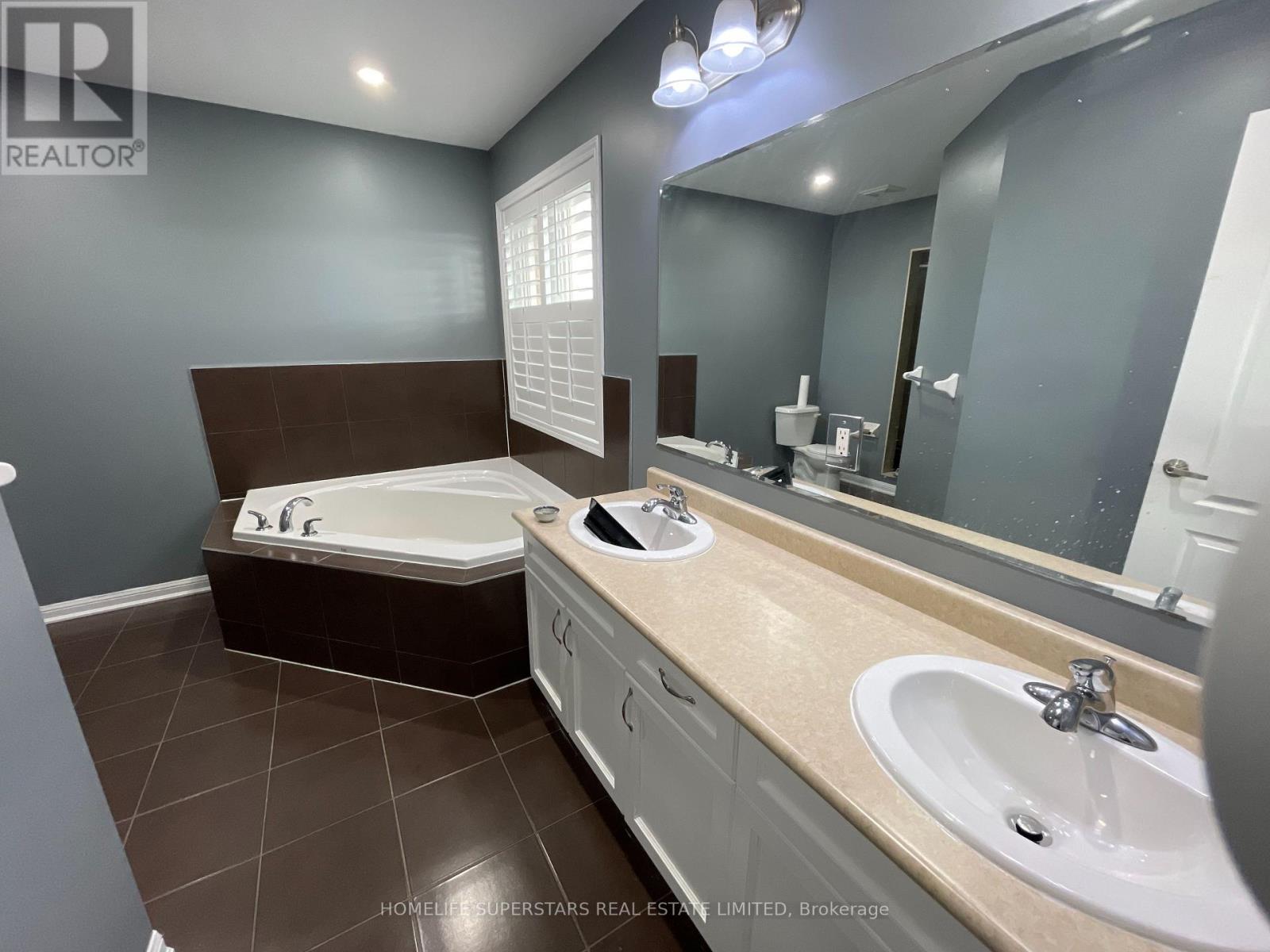 184 Ruhl Drive, Milton, Ontario  L9T 8A4 - Photo 13 - W12562062