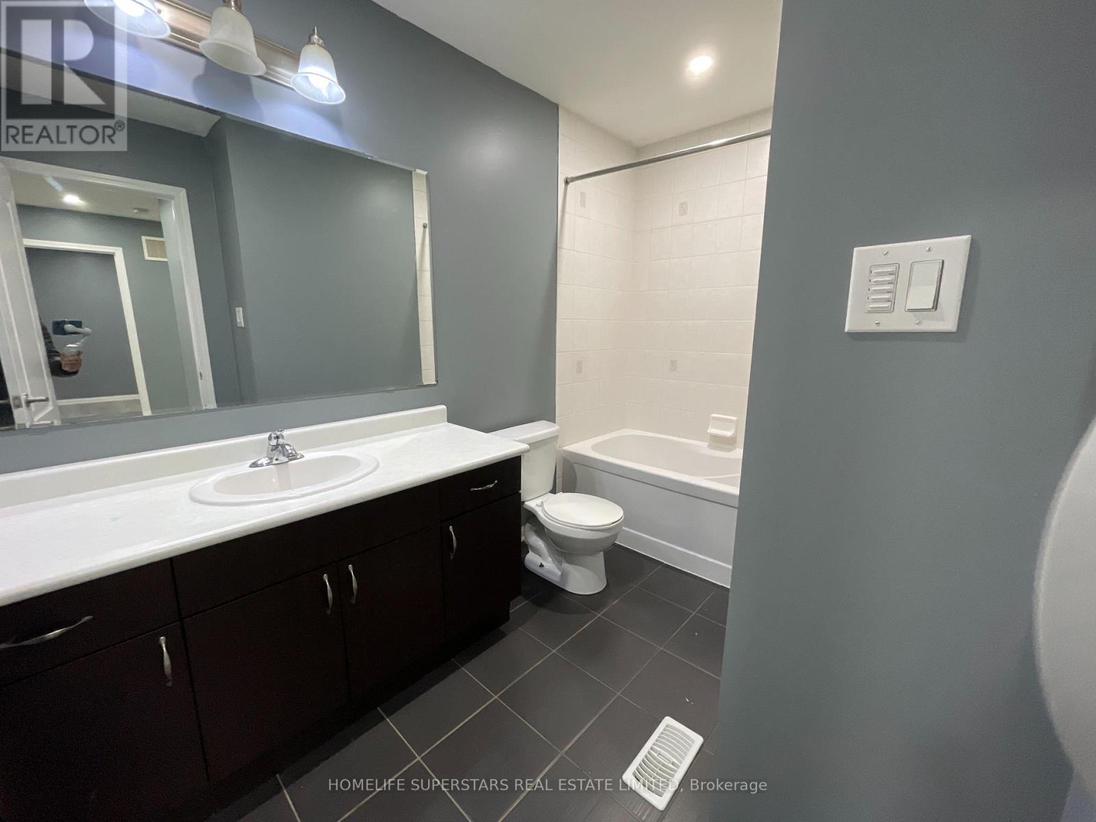 184 Ruhl Drive, Milton, Ontario  L9T 8A4 - Photo 14 - W12562062