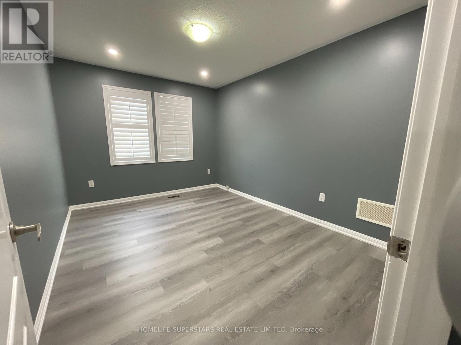 184 Ruhl Drive, Milton, Ontario  L9T 8A4 - Photo 16 - W12562062