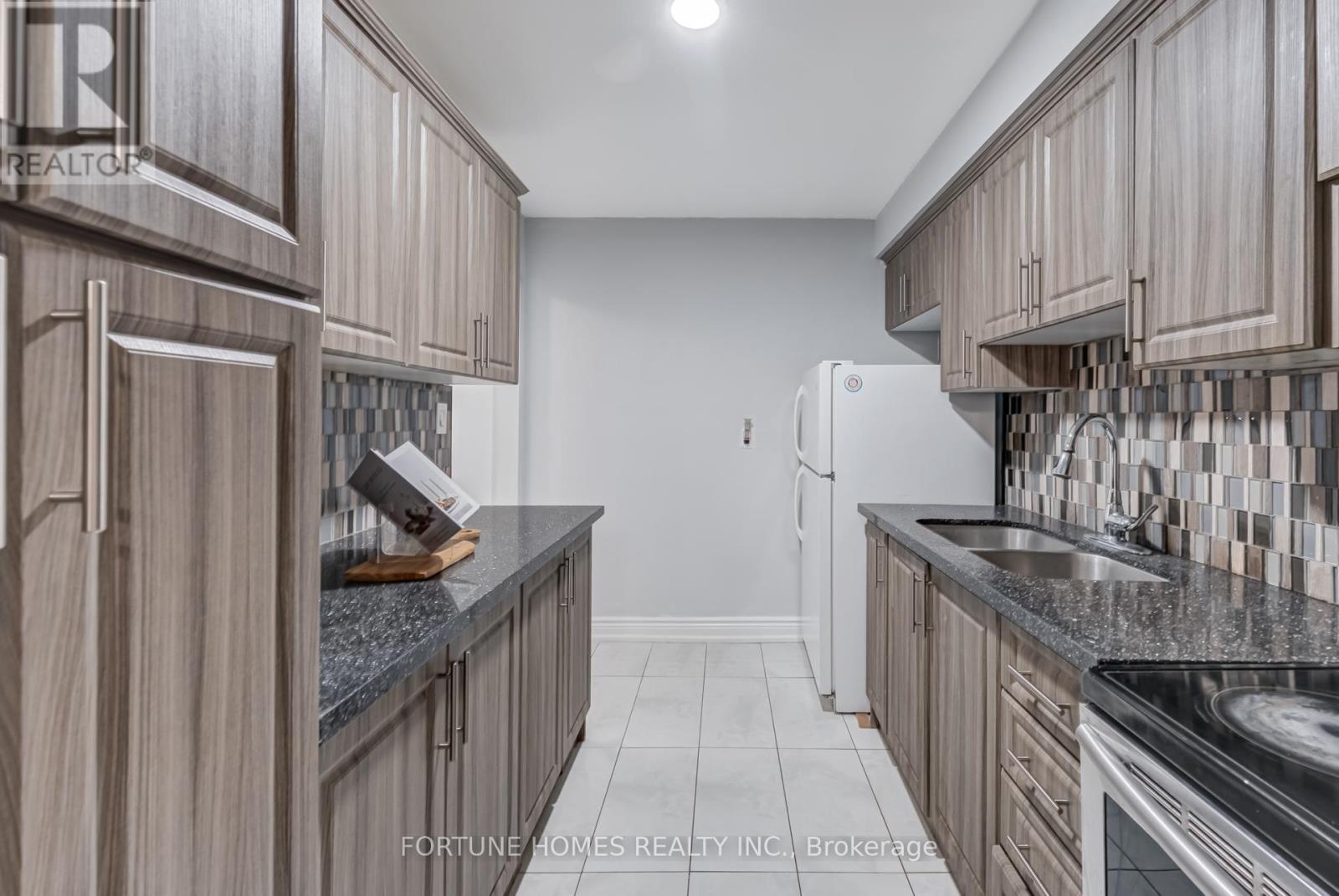 59 Enmount Drive, Brampton, Ontario  L6T 4C9 - Photo 13 - W12562104