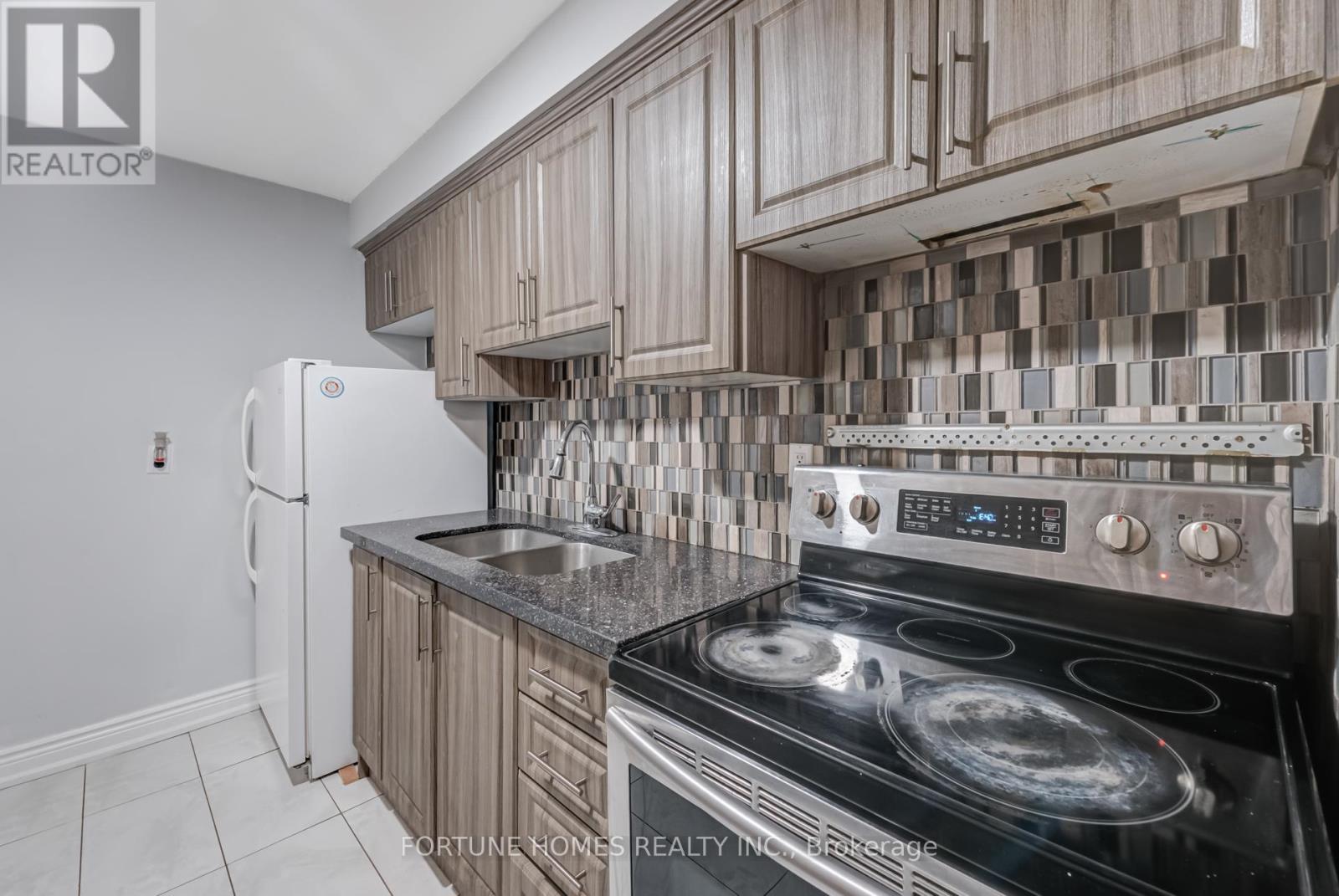 59 Enmount Drive, Brampton, Ontario  L6T 4C9 - Photo 14 - W12562104