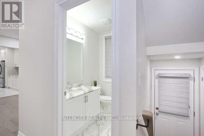 19 Galvin Avenue, Caledon, Ontario  L7C 4M5 - Photo 11 - W12562142