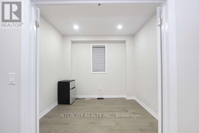 19 Galvin Avenue, Caledon, Ontario  L7C 4M5 - Photo 17 - W12562142