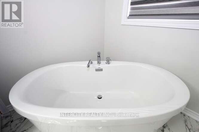 19 Galvin Avenue, Caledon, Ontario  L7C 4M5 - Photo 37 - W12562142